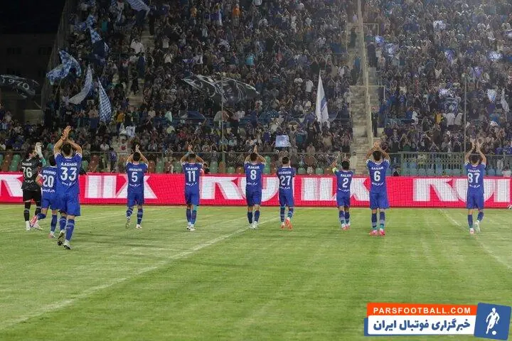  کلیپ تلاش هواداران نوجوان استقلال برای ورود به ورزشگاه شهرقدس با بالا رفتن از درب