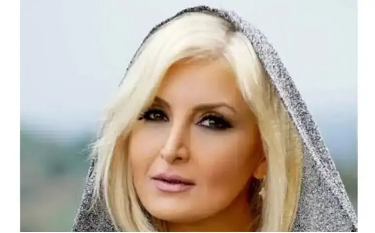 جشن مادربزرگ شدن خواننده آنورآبی؛ مراسمی شیک، پرزرقوبرق و پر از حرفوحدیث!