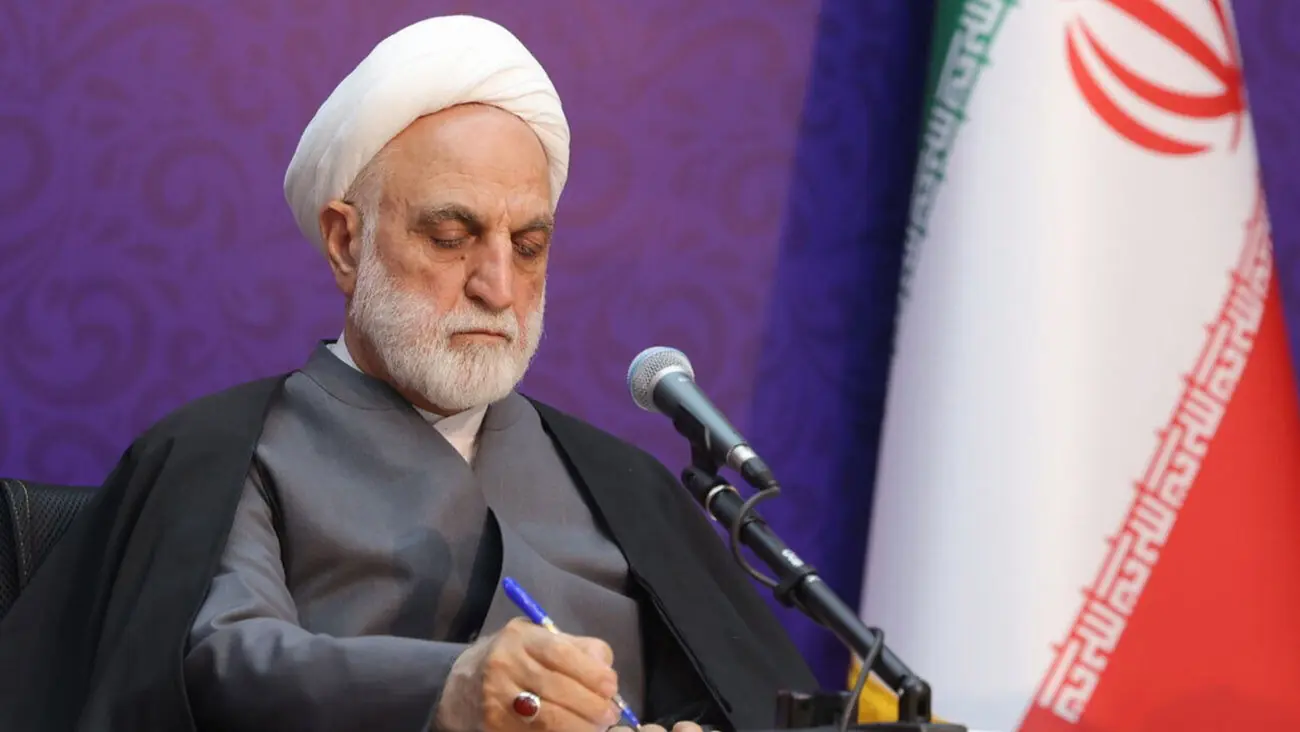 رئیس قوه قضاییه : اراجیف ترامپ درباره تنگه هرمز از توهمات این فرد سبک مغز است