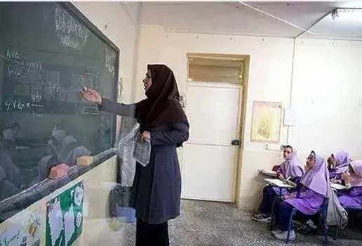 کارزار معلمان برای افزایش حقوق/ ترمیم دستمزدها پیش از آغاز سال تحصیلی
