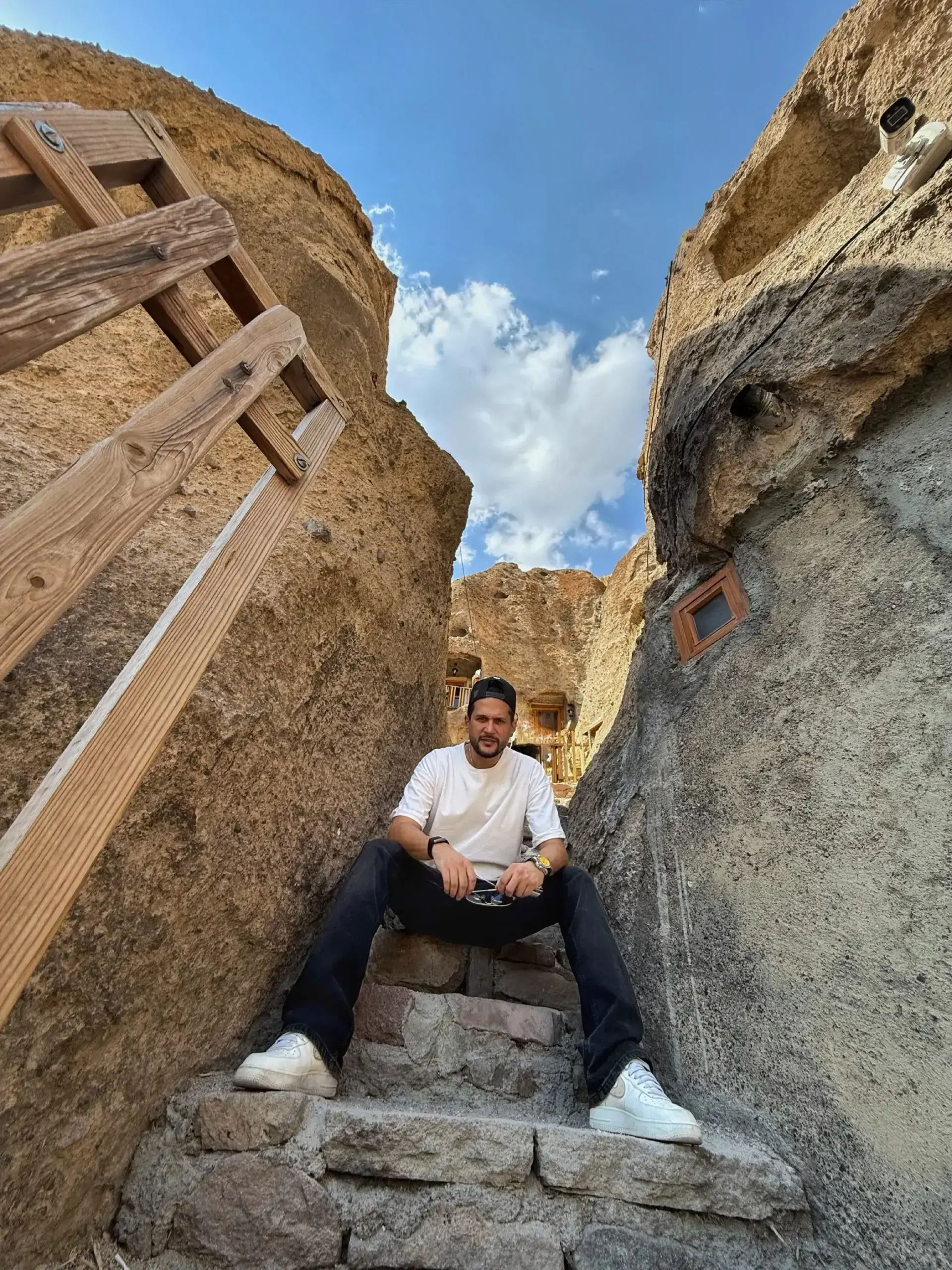 قاب خاص سیاوش خیرابی در دل صخرهها
