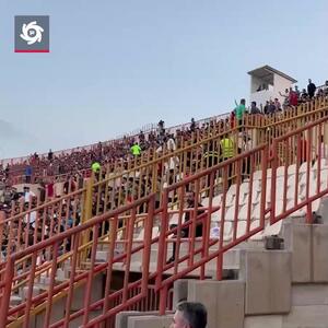 تشویق علی دایی از سوی پرسپولیسی ها