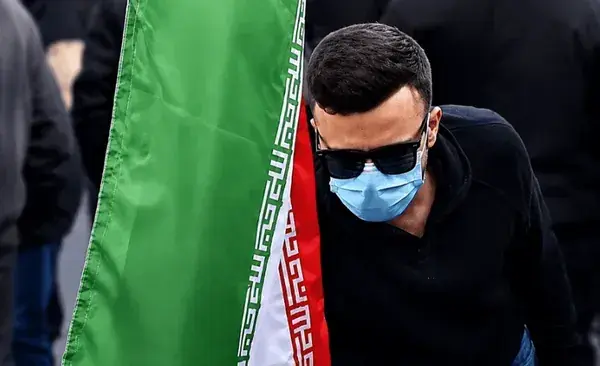 پرچم در آتش، پروندهها در انتظار؛ چرا پرونده دانشجویان هتاک هنوز به ایستگاه آخر نرسیده است؟