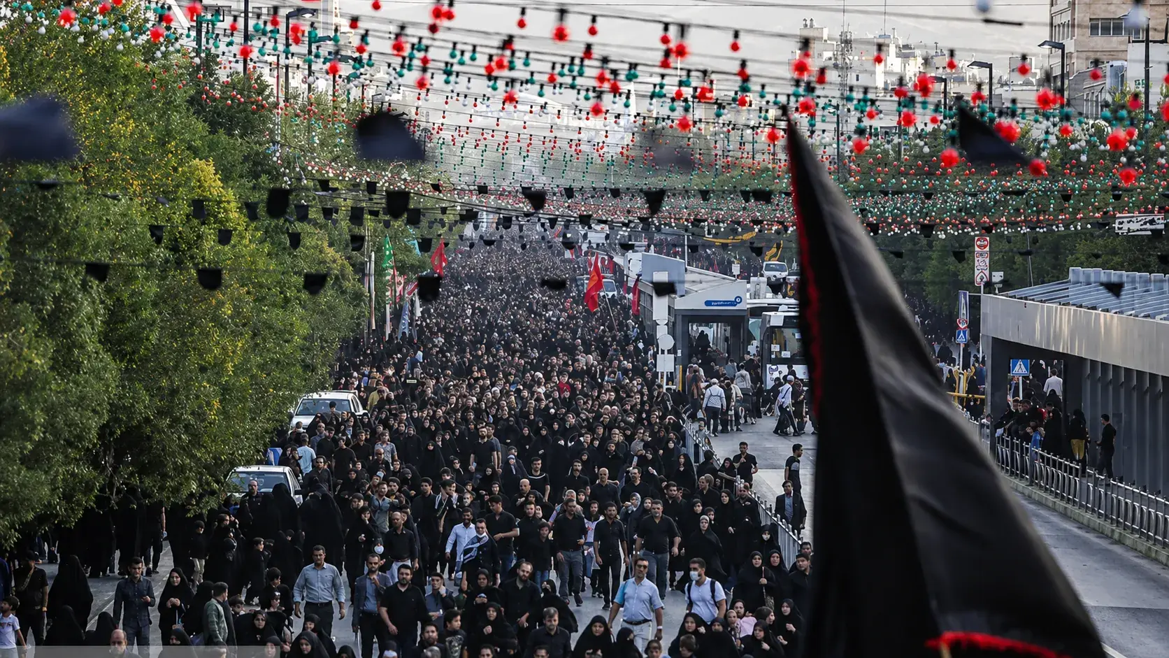  افزایش ۲۶ درصدی سفر زائران به مشهد در دهه پایانی صفر / ۷.۲ میلیون زائر وارد مشهد شدند