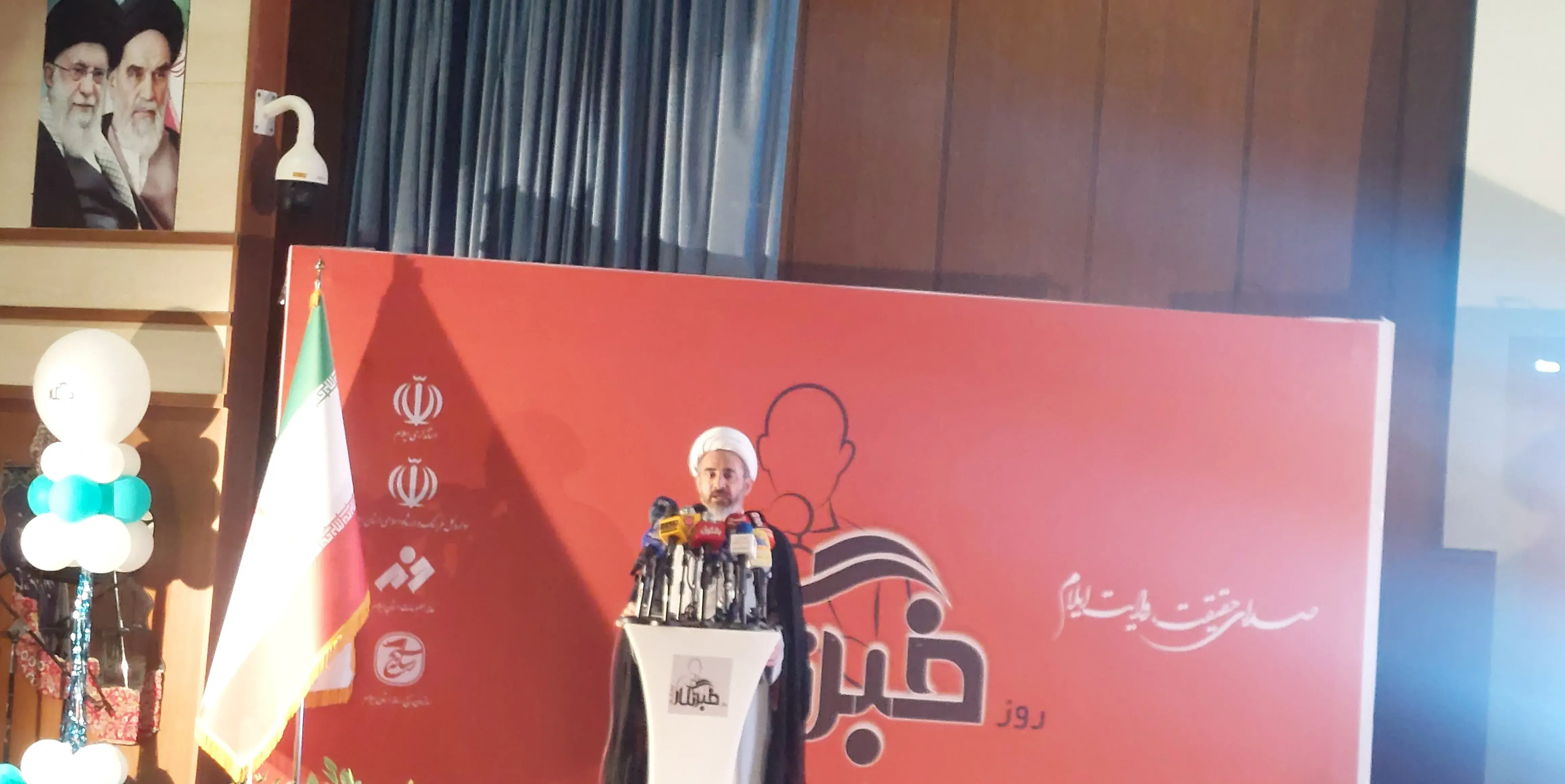 خبرنگاران باید صدای مردم و طلایهداران جهاد تبیین باشند