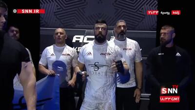 امیرعلی اکبری برای تصاحب کمربند قهرمانی سنگین وزن ACA ناک اوت شد / به قفس بردن و چند ضربه به علیخان واخائف ثمری نداشت + فیلم