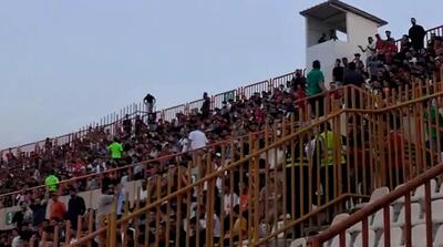  تشویق علی دایی توسط هواداران پرسپولیس