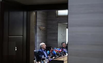 وعده صعود ۱۰۰ پلهای به سقوط ۴۵ پلهای منجر شد/ رئیس دانشگاه تهران این بار وعده سهساله داد