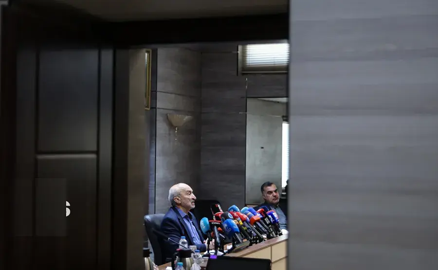 وعده صعود ۱۰۰ پلهای به سقوط ۴۵ پلهای منجر شد/ رئیس دانشگاه تهران این بار وعده سهساله داد
