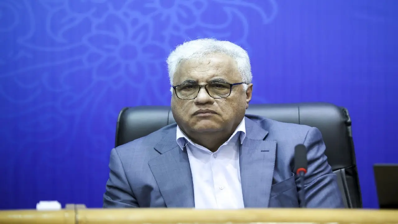 اجرای عملیات لکهگیری و روکش آسفالت در ۵۶۸ کیلومتر از محورهای مواصلاتی فارس