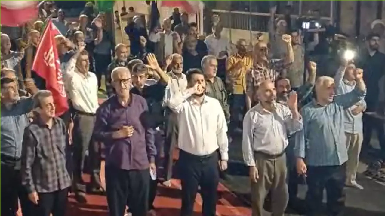  نمایی از حضور باشکوه مردم سیمرغ در تجمع شبانه + فیلم