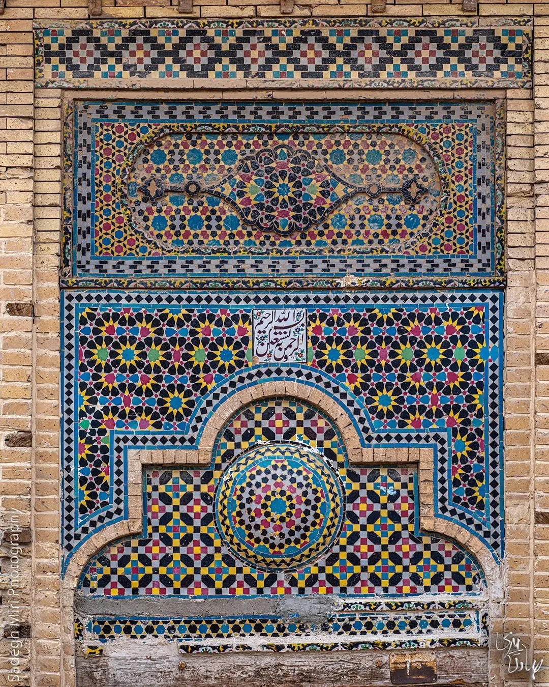 قابی از کوچههای کهن شیراز