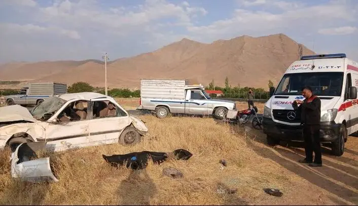 واژگونی خودرو در جاده شازند یک فوتی و پنج مصدوم بر جای گذاشت