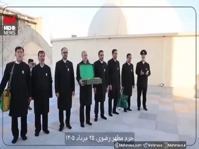پرچم سبز رضوی بر فراز گنبد امام رضا(ع)
