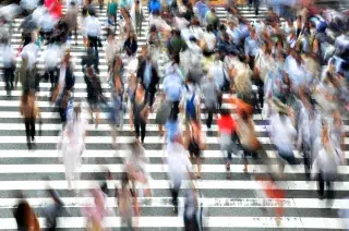 جنون دنیای مدرن؛ آیا زندگی امروز بیش از ظرفیت ذهن ماست؟