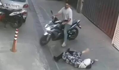 کیف سالمند را میزنند، اما ماجرا به سرقت کیف ختم نمیشود! / هشدار پلیس درباره کیفقاپی از سالمندان؛ سارقان دنبال این اطلاعات هستند / فقط پول و موبایل نیست؛ پشت پرده کیفقاپی از سالمندان و خطر سرقت هویت را جدی بگیرید