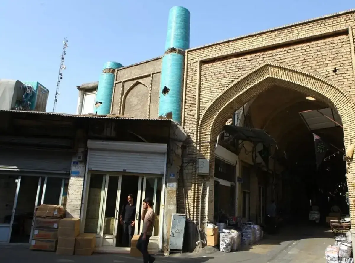 منظرۀ یکی از دروازههای تهران در حدود 168 سال قبل