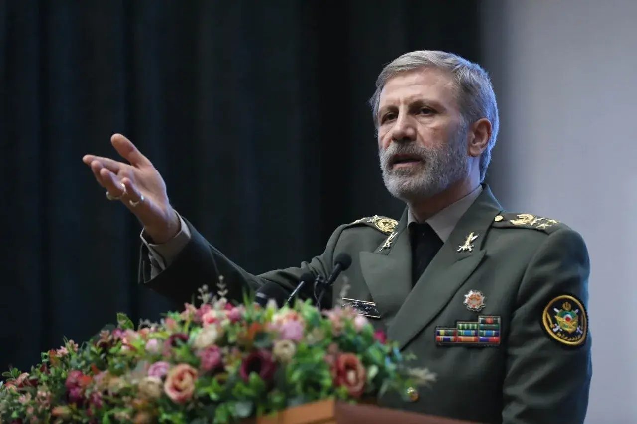فرمانده کل ارتش خطاب به رئیس جمهور آمریکا: غلط میکنی میگویی تنگه هرمز برای آمریکاست