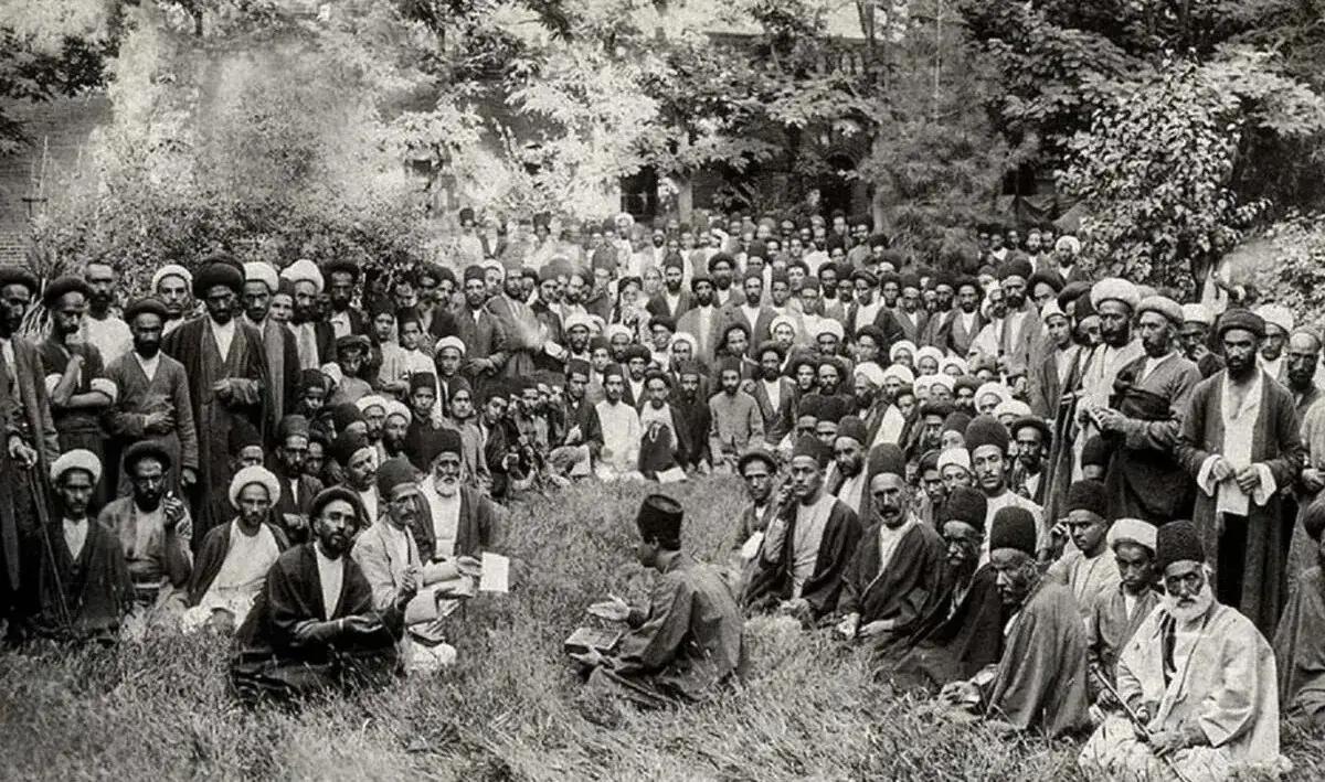  جشن مشروطه‌خواهان در سفارت انگلستان برای سالروز تولد مظفرالدین‌شاه (عکس)