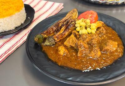 طرز تهیه خورش بادمجان با غوره؛ خوش عطر و مجلسی