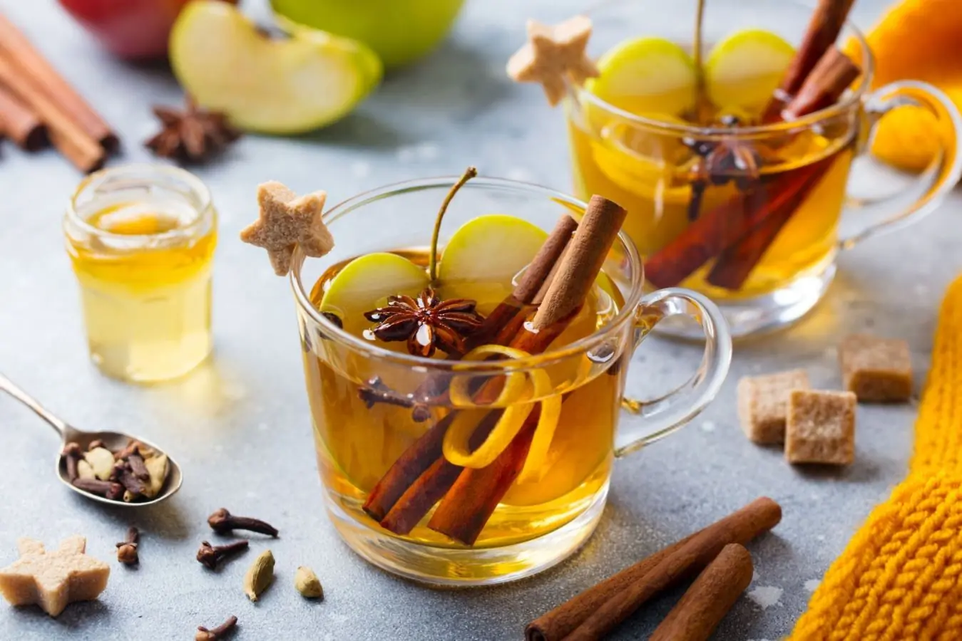 ۱۰ دمنوش مؤثر برای کنترل فشار خون که باید بشناسید + طرز تهیه