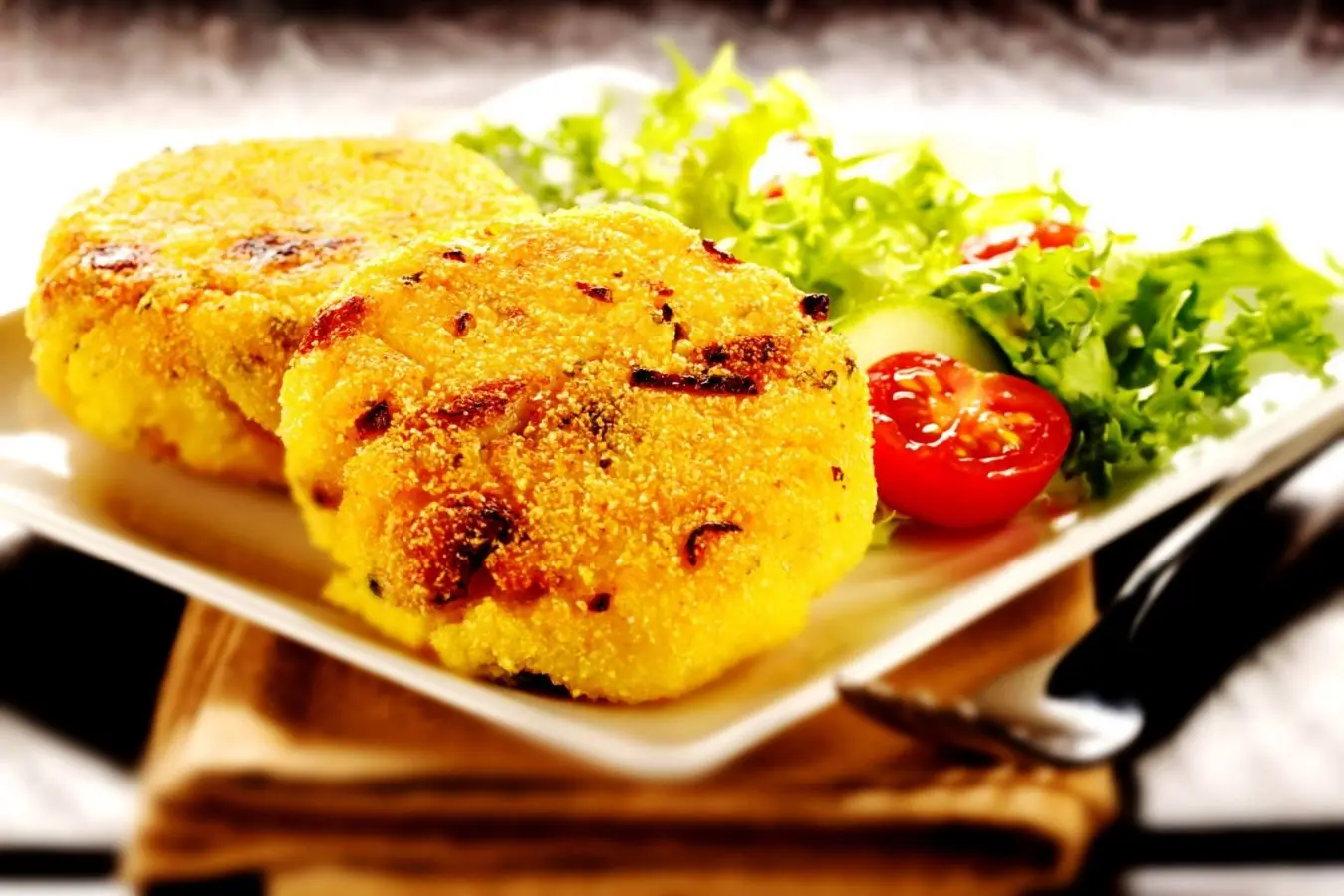 طرز تهیه کوکوی مرغ زعفرانی مجلسی و خوشمزه