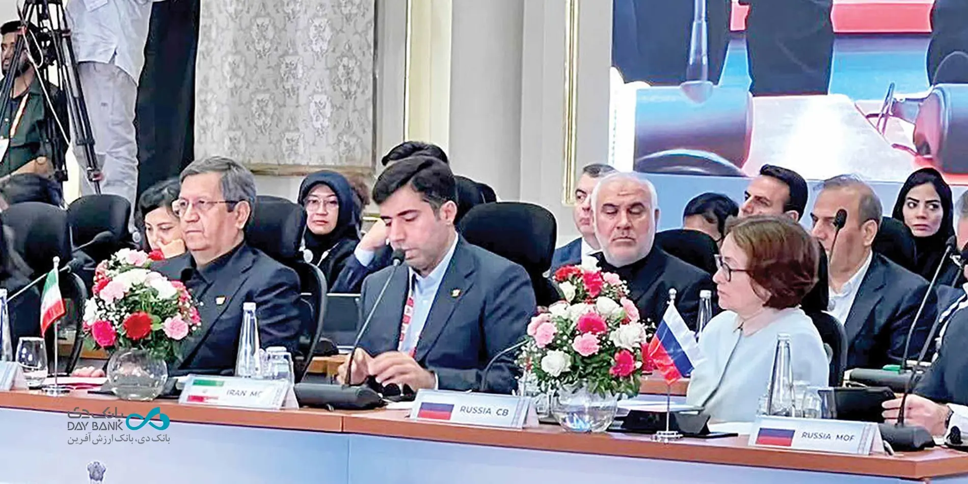 بانک دی همسو با تأکیدات همتی و توسعه همکاریهای مالی و زیرساختهای نوین بانکی