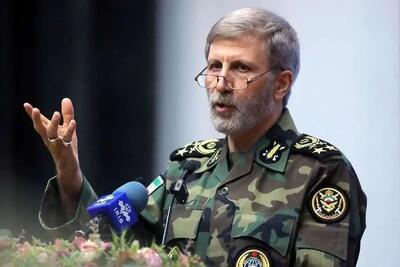  سرلشکر حاتمی، فرمانده کل ارتش: اگر هر نیروی ایرانی بتواند یک نیروی آمریکایی متجاوز را دستگیر کند یا بکشد، ‏از طرف مردم ایران جایزه ۳۰ هزار‌ دلاری دریافت خواهد کرد