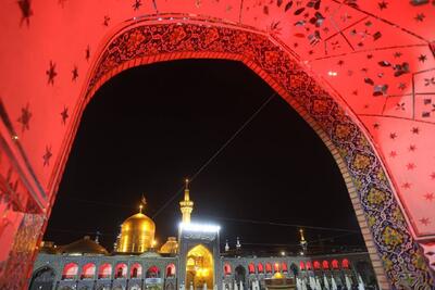  گل به جای چوب؛ آشتی دو هیأت‌ عزاداری در حرم‌ رضوی +ویدئو