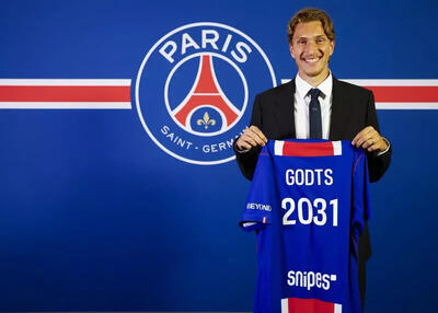 ستاره جوان آژاکس راهی PSG شد؛ خرید جدید پاریسیها رسمی شد