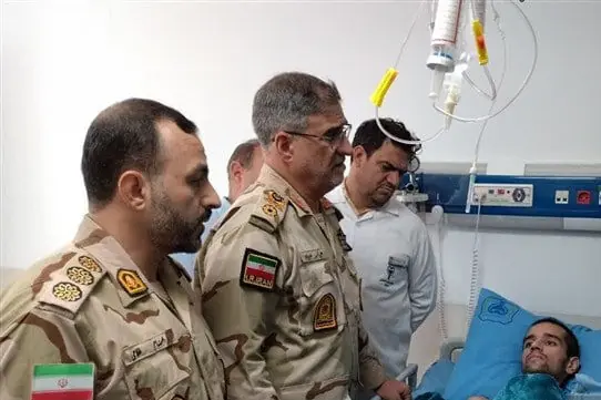  رمانده مرزبانی فراجا از مرزبان مجروح هنگ مرزی بانه عیادت کرد