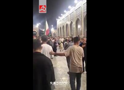  آشتی دو هیئت چوب زنی در حرم امام رضا(ع) + ویدئو | این بار به جای چوب به هم گل دادند