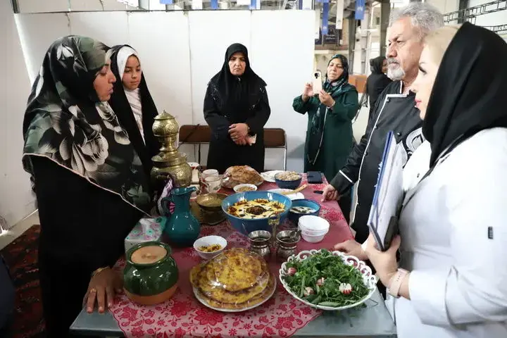 رقابت برای پخت آش ایرانی