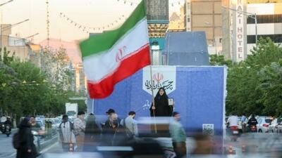 پایان برنامه پرچم افراشتن در برخی میدانهای تهران