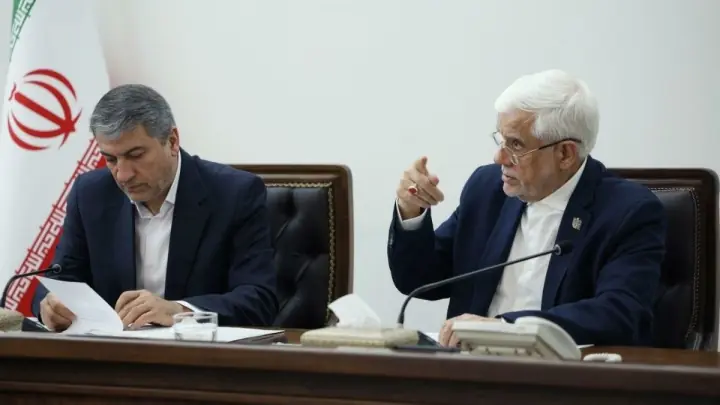  هشدار عارف درباره جنگ اقتصادی؛ دشمن را در این جبهه هم شکست می‌دهیم