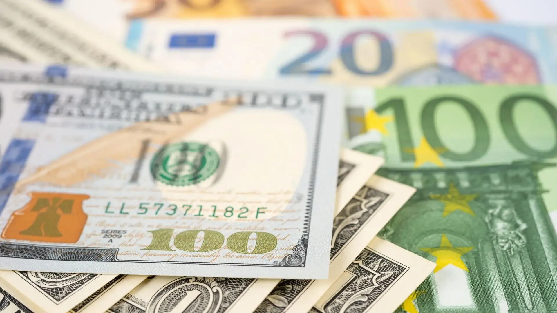  جدیدترین قیمت دلار در بازار آزاد امروز یکشنبه ۲۵ مرداد ۱۴۰۵ | قیمت یورو، پوند، درهم و دینار
