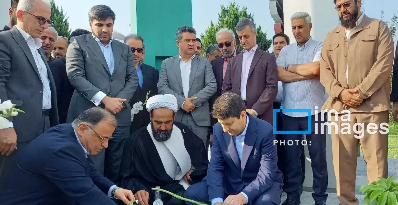 وزیر ارتباطات به مقام شهدای گلستان ادای احترام کرد