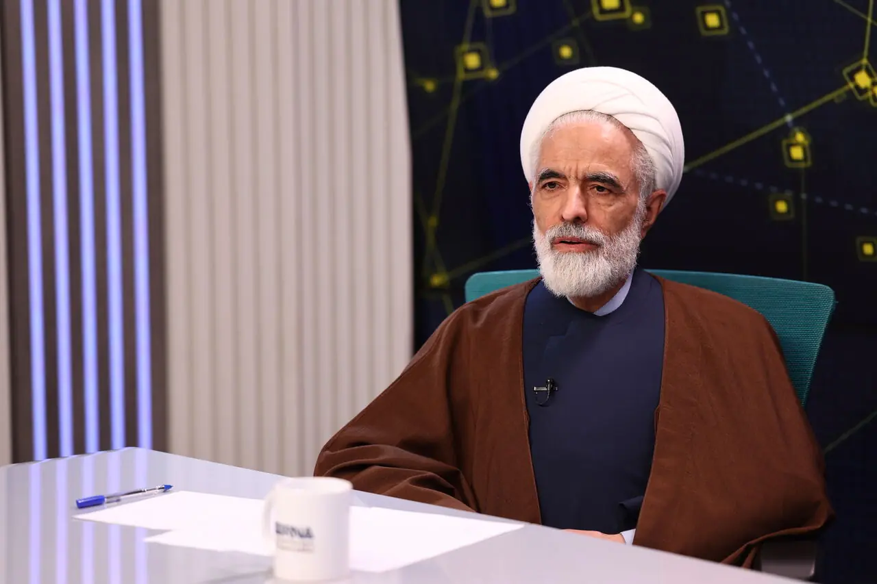 تاکید معاون رئیسجمهور بر ایجاد راهحل پایدار میان توسعه مناطق آزاد و حفظ منافع عمومی