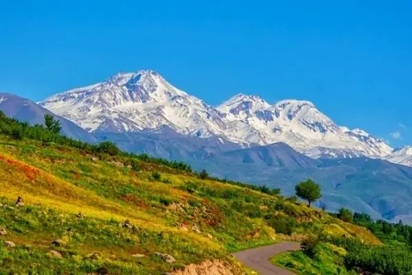 جلوه زمستانی سبلان در دل مرداد + فیلم