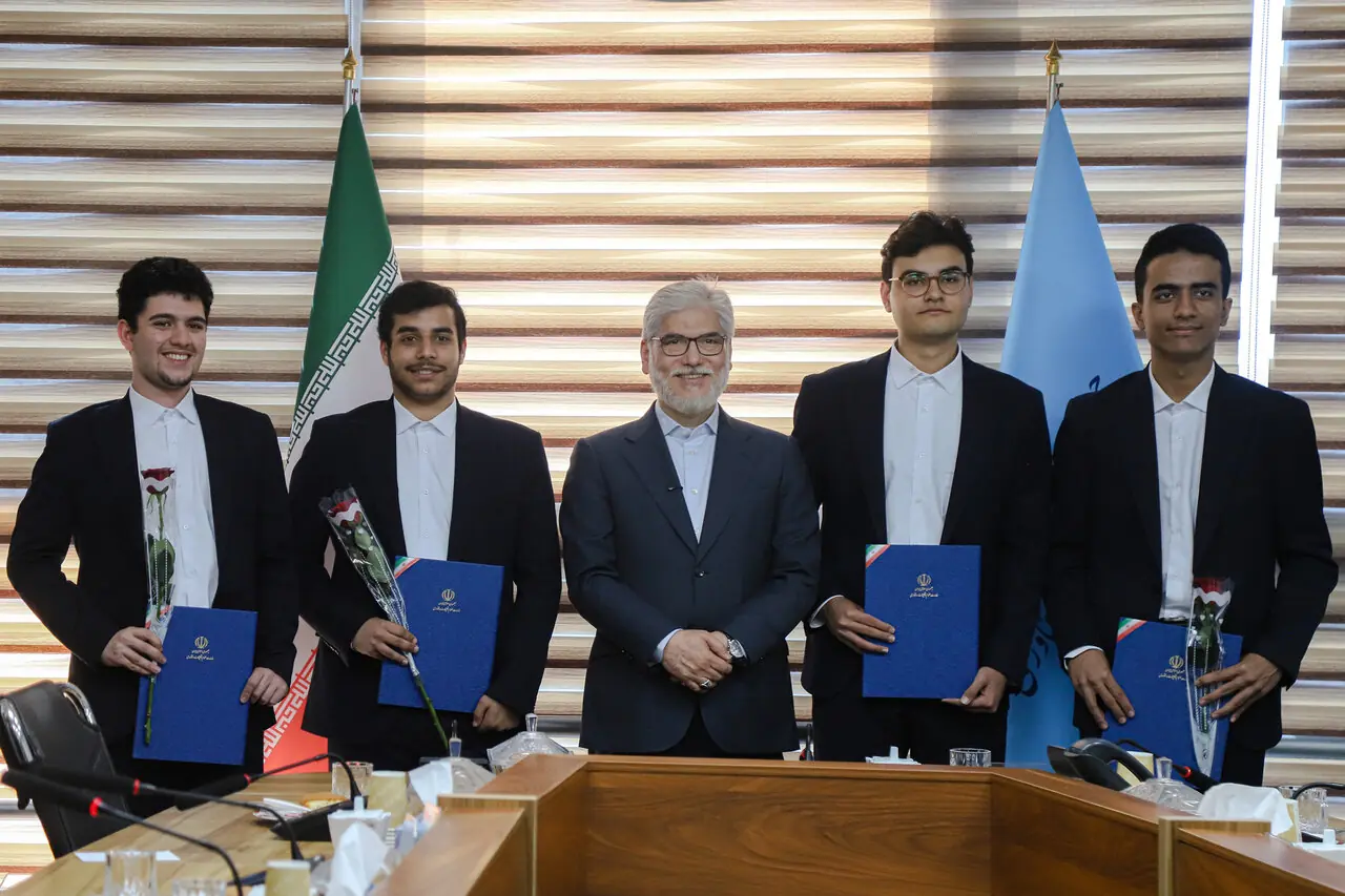 موفقیت تیم ملی المپیاد هوش مصنوعی نشانهای از پایداری و بالندگی سرمایه انسانی ایران است