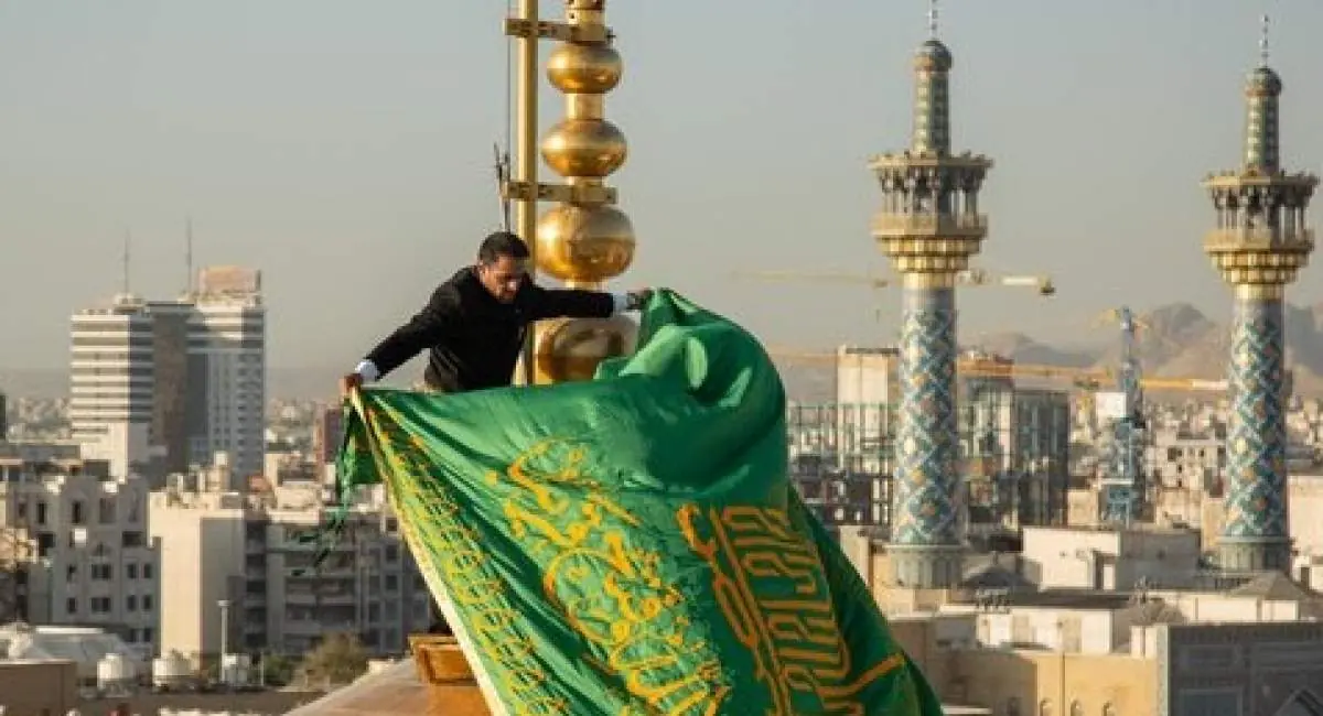 پرچم گنبد و پوش ضریح مطهر امام رضا(ع) تعویض شد | جهان نیوز