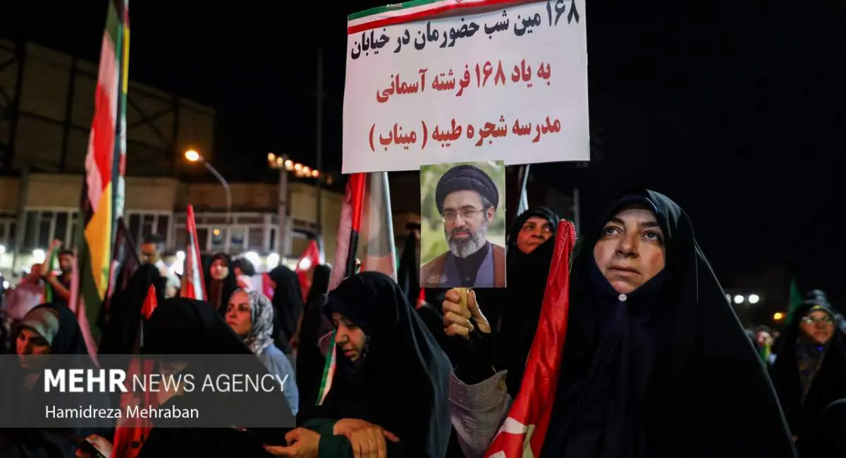 تجمع شبانه تهرانیها به یاد ۱۶۸ شهید دانشآموز میناب | جهان نیوز