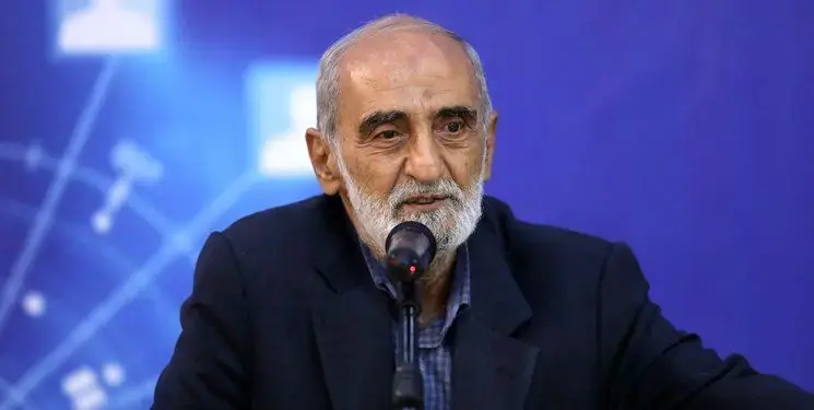 حسین شریعتمداری خواستار اجرای قانون حجاب شد/ مسئولانی که آن را اجرا نمی کنند چه پاسخی برای قیامت خود دارند؟/ بیشتر زنان و دختران کشف حجابکننده افراد پاکدلی هستند که از عمق ماجرا بیخبرند