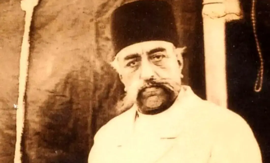  سفر در زمان؛ عکس یادگاری مظفرالدین شاه، خواجه و پرندۀ شکاری