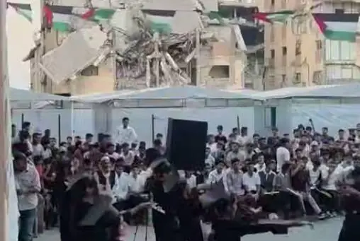  فیلم/ جشن فارغ ‌التحصیلی دانشجویان غزه میان ویرانه‌ها