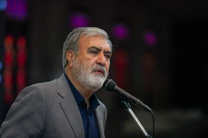 ابراهیم عزیزی: رئیسجمهور آمریکا باید نگران امنیت خود باشد