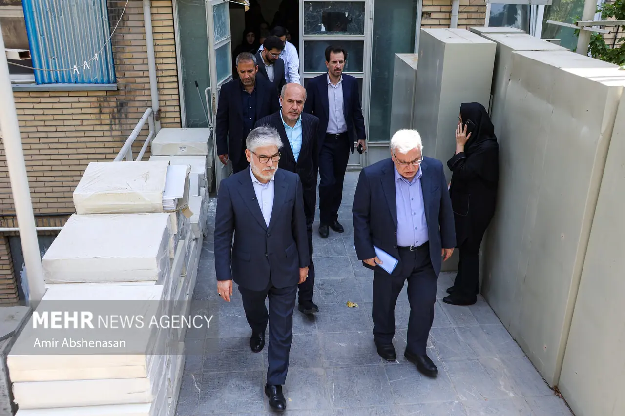 بازدید وزیر علوم از روند بازسازی خوابگاه دانشجویی دانشگاه شهید بهشتی