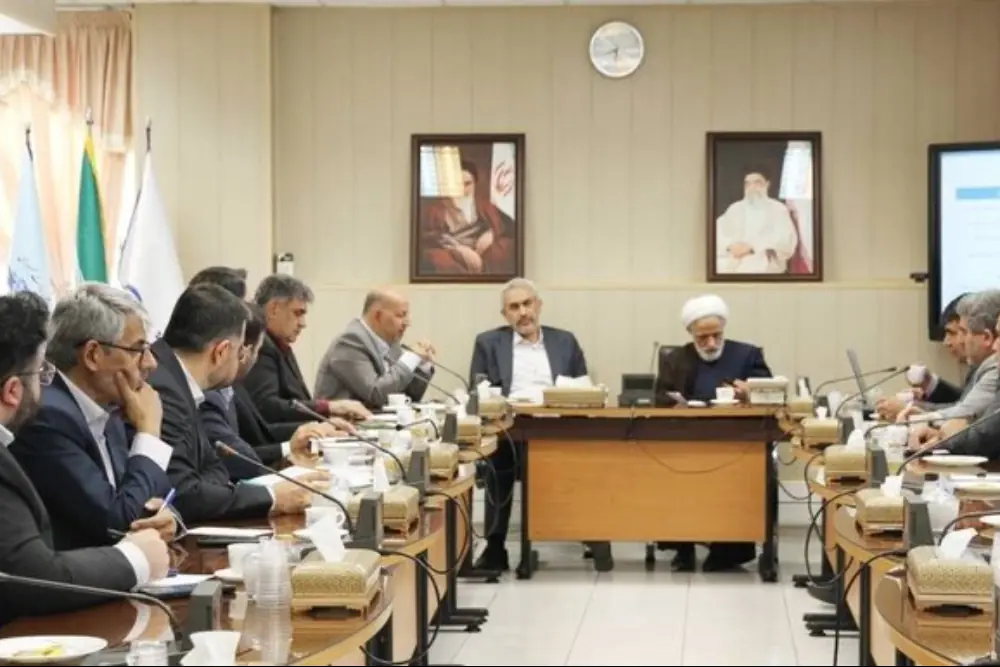 تاکید معاون رئیسجمهور بر ایجاد راهحل پایدار میان توسعه مناطق آزاد و حفظ منافع عمومی