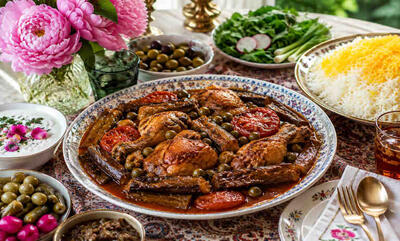 طرز تهیه خورشت بادمجان با مرغ + فوتوفن جاافتادن و خوشمزه شدن