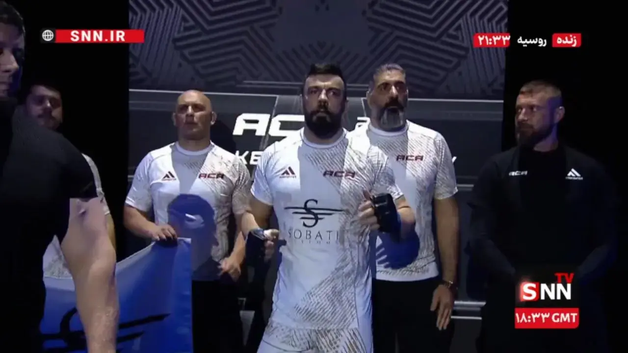 امیرعلی اکبری برای تصاحب کمربند قهرمانی سنگین وزن ACA ناک اوت شد / به قفس بردن و چند ضربه به علیخان واخائف ثمری نداشت + فیلم - پارس فوتبال